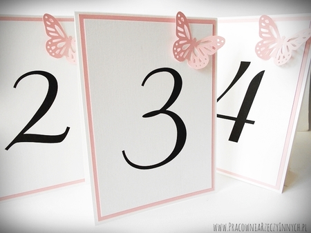 Dwukolorowe numery stołów z ażurowymi motylami /BUTTERFLY/ (1)