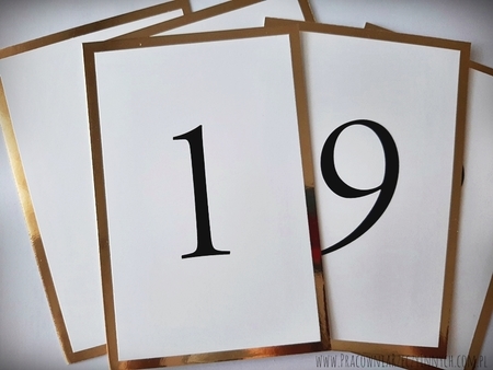 Numery stołów na lustrzanym papierze (3)