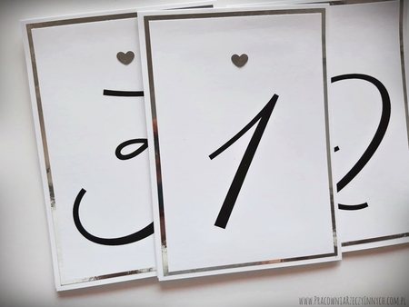 Numery stołów na lustrzanym papierze (16)