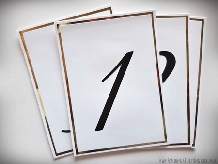 Numery stołów na lustrzanym papierze (18)