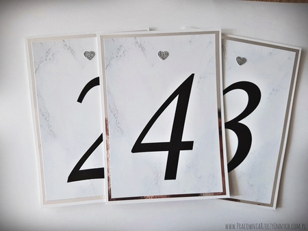 Numery stołów na lustrzanym papierze (24)