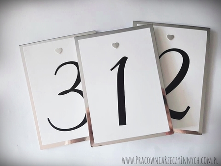 Numery stołów na lustrzanym papierze (26)