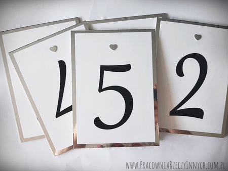 Numery stołów na lustrzanym papierze (27)