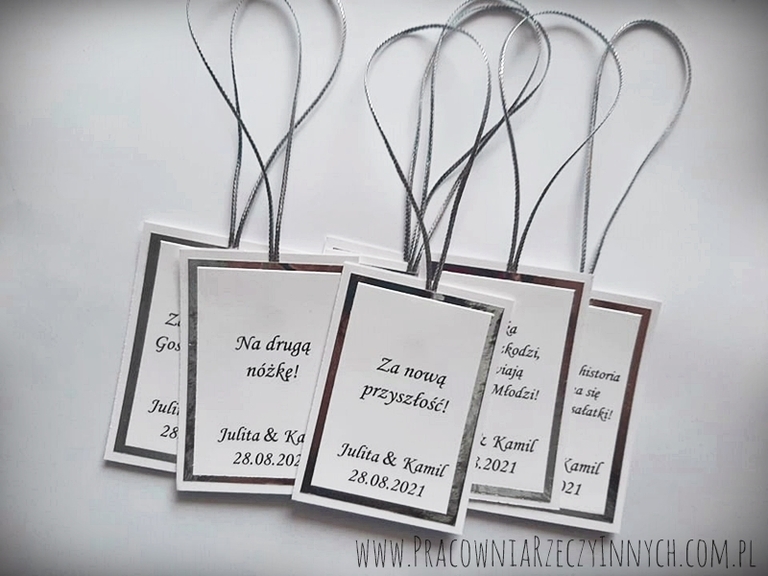 Klasyczne zawieszki w kolorze złota lub srebra (4)