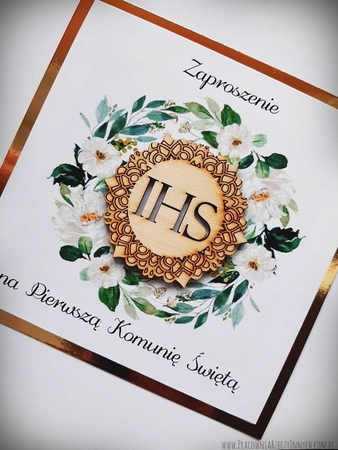 Złote lub srebrne zaproszenie na Komunię świętą z drewnianą dekoracją IHS (3)