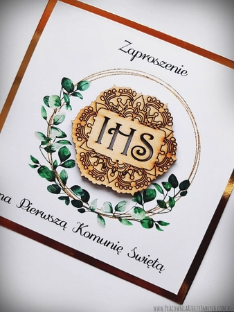 Złote lub srebrne zaproszenie na Komunię świętą z drewnianą dekoracją IHS (20)