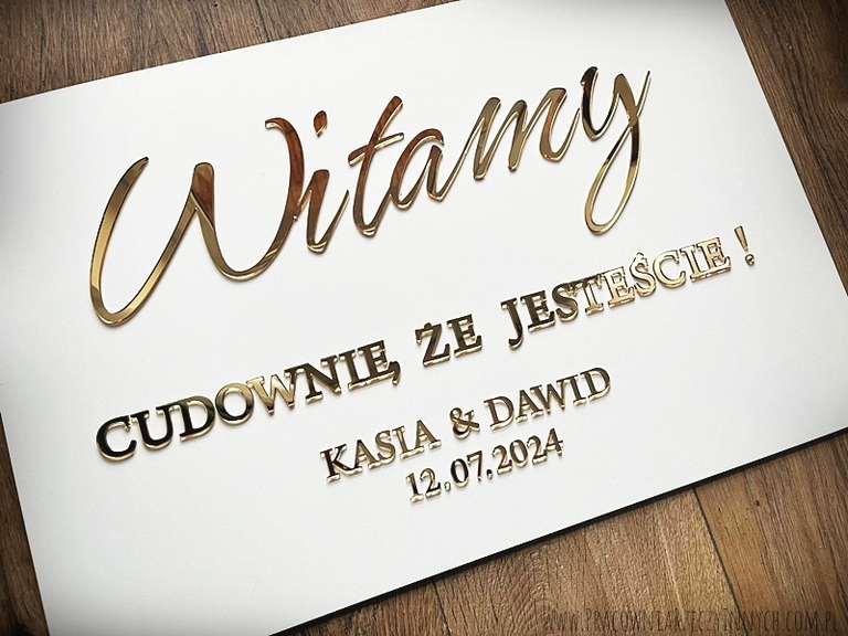 Glamour tablica powitalna ze złotymi literami (3)