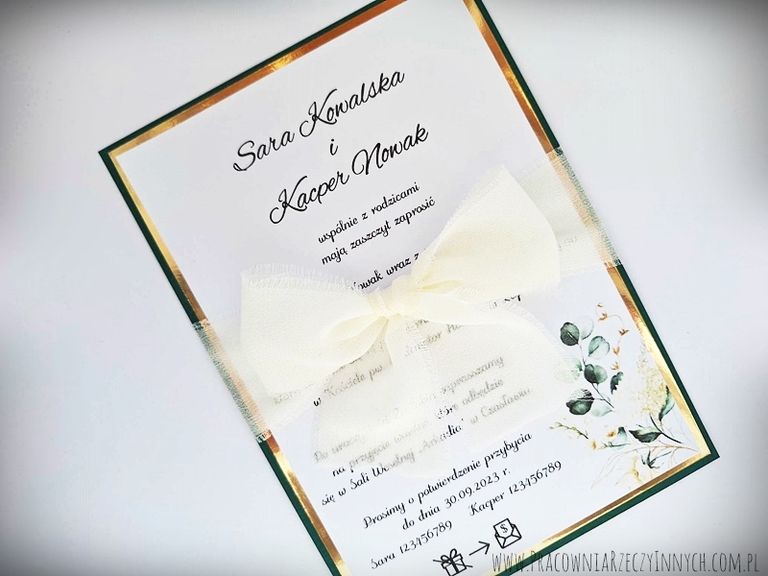 Eleganckie zaproszenia przewiązane szyfonową wstążką (3)